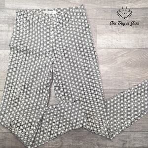 D. Exterior Pull On Ankle Pants Size 10